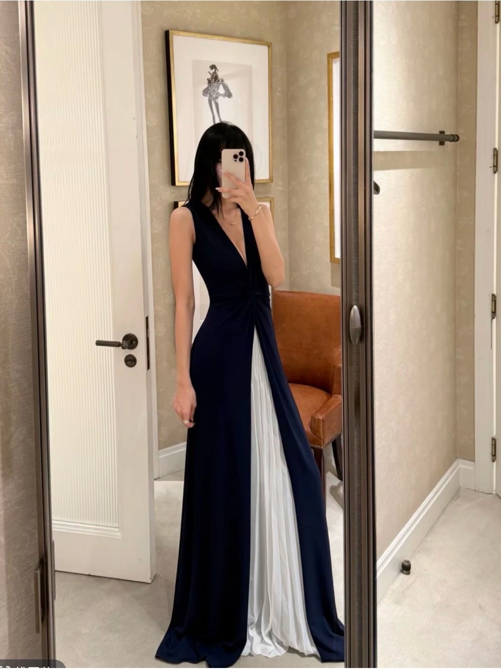 Elegant Navy V-Neck Evening Gown with White Pleat
